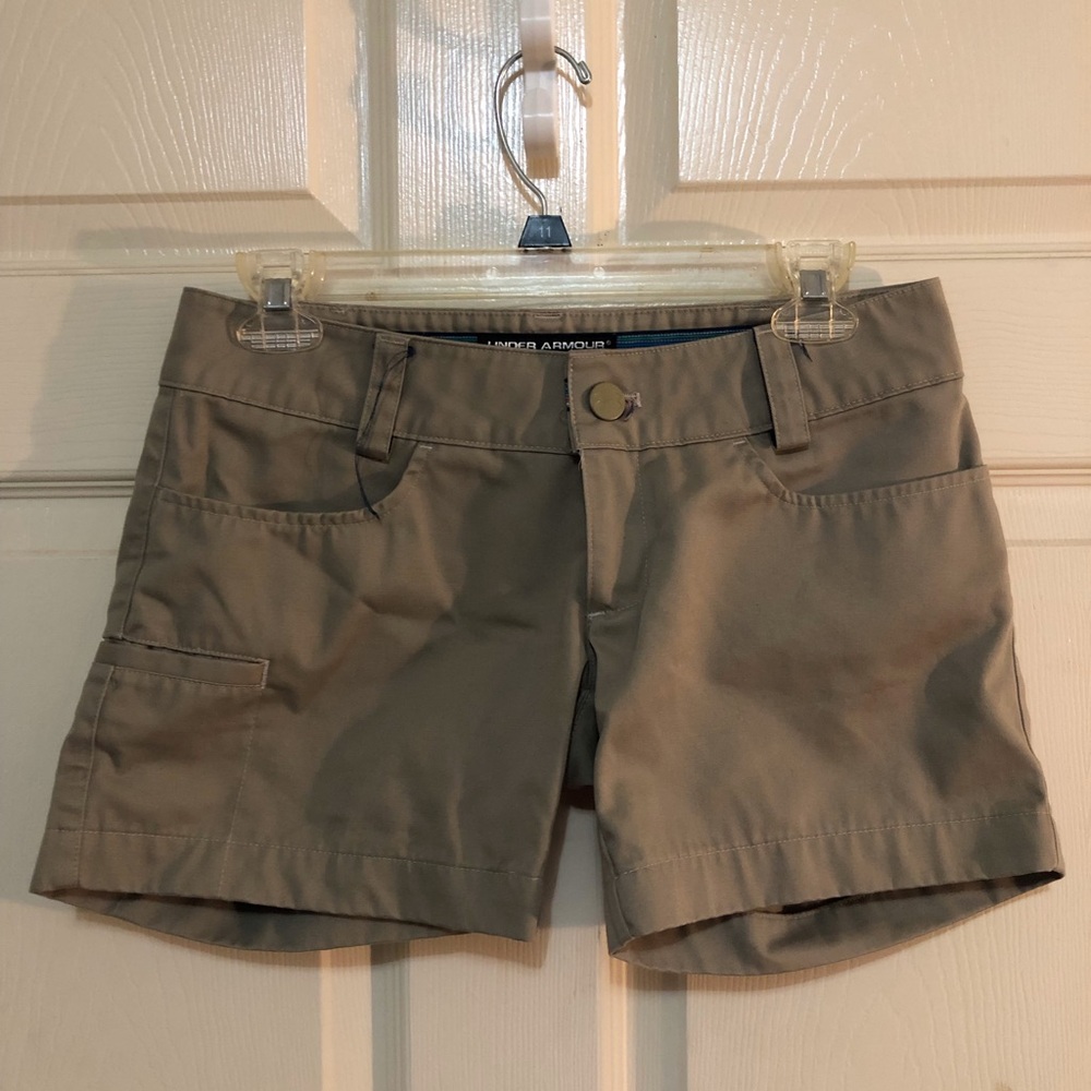 Under Armour size 2 tan shorts with pockets